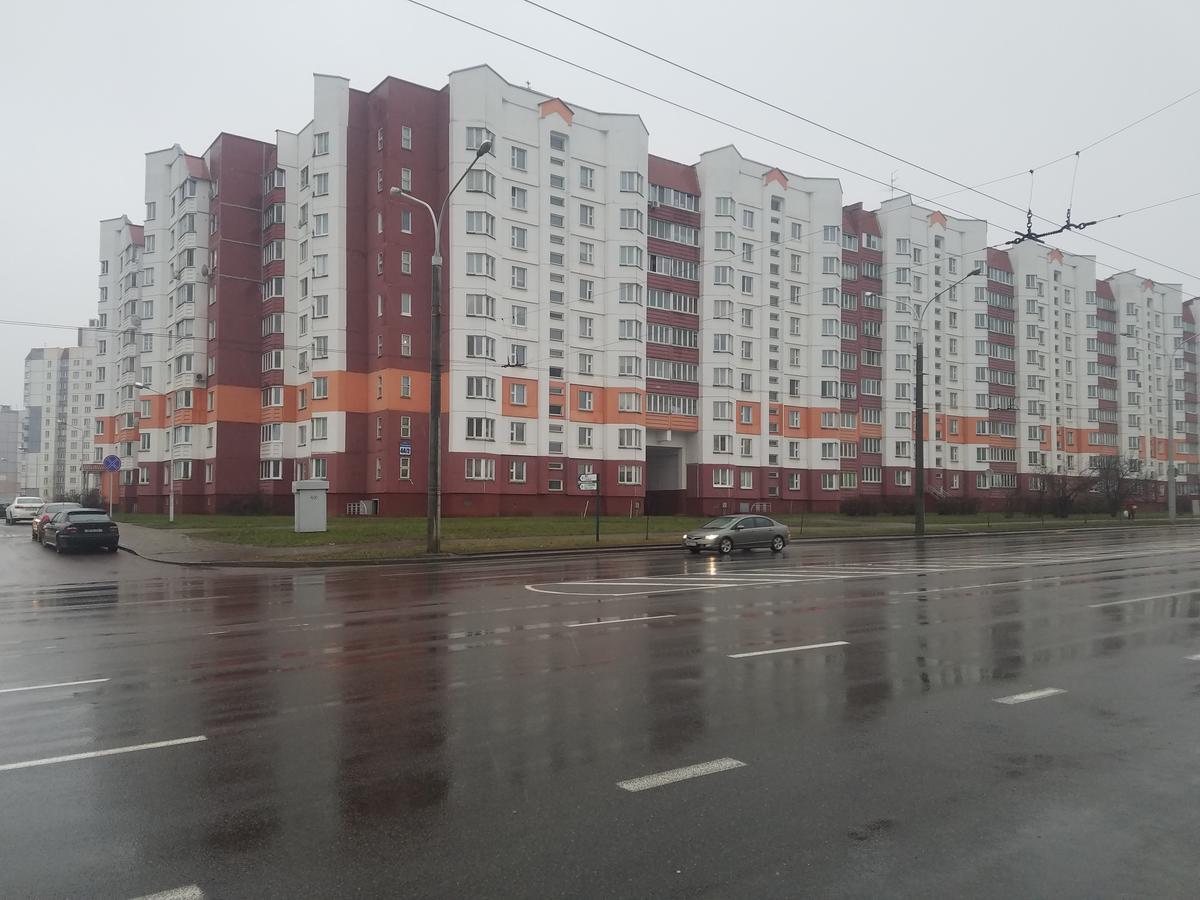 Apartment On Metro Mihalova Minsk Exteriör bild