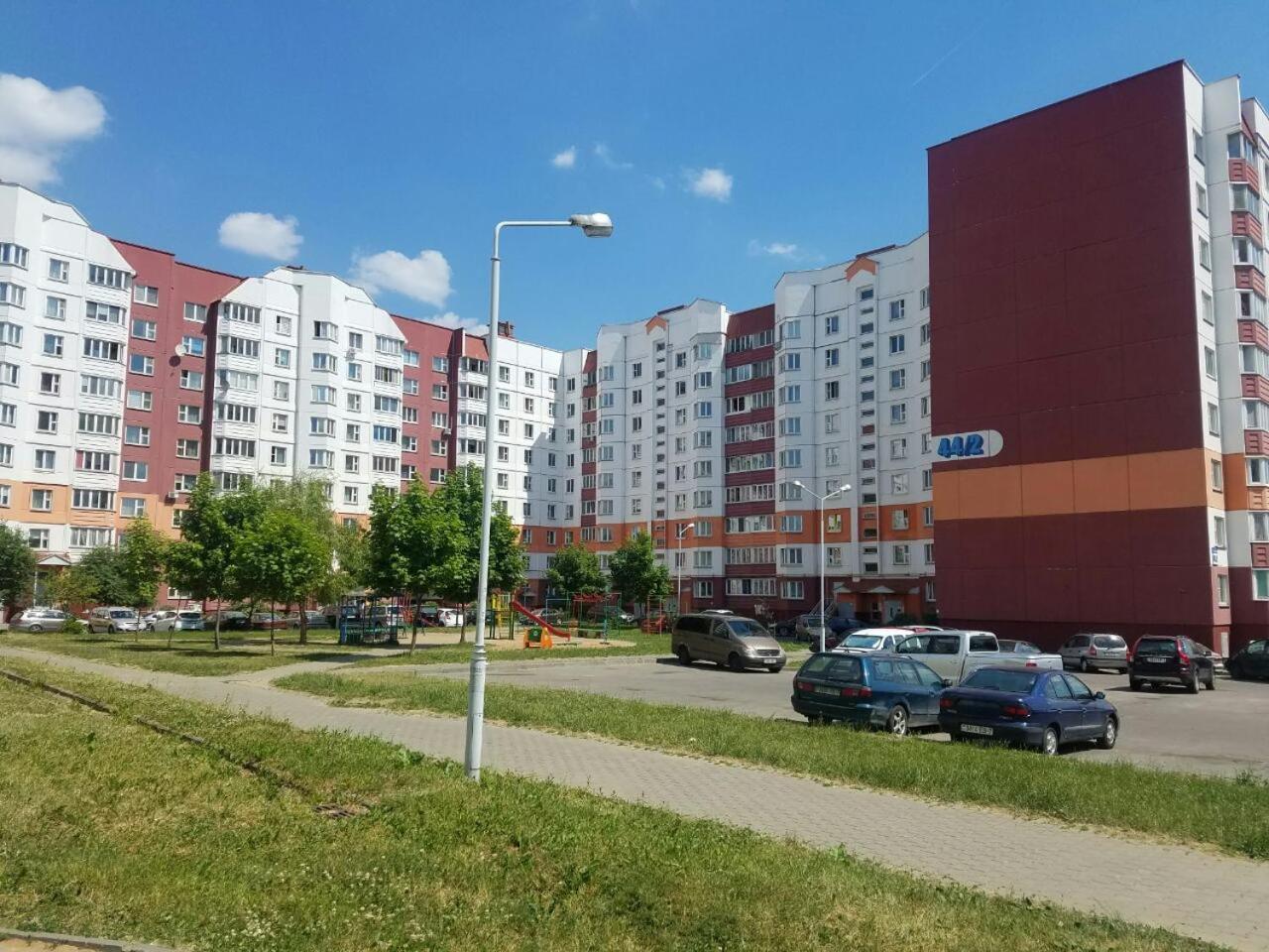 Apartment On Metro Mihalova Minsk Exteriör bild