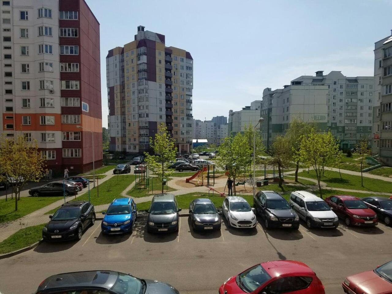 Apartment On Metro Mihalova Minsk Exteriör bild