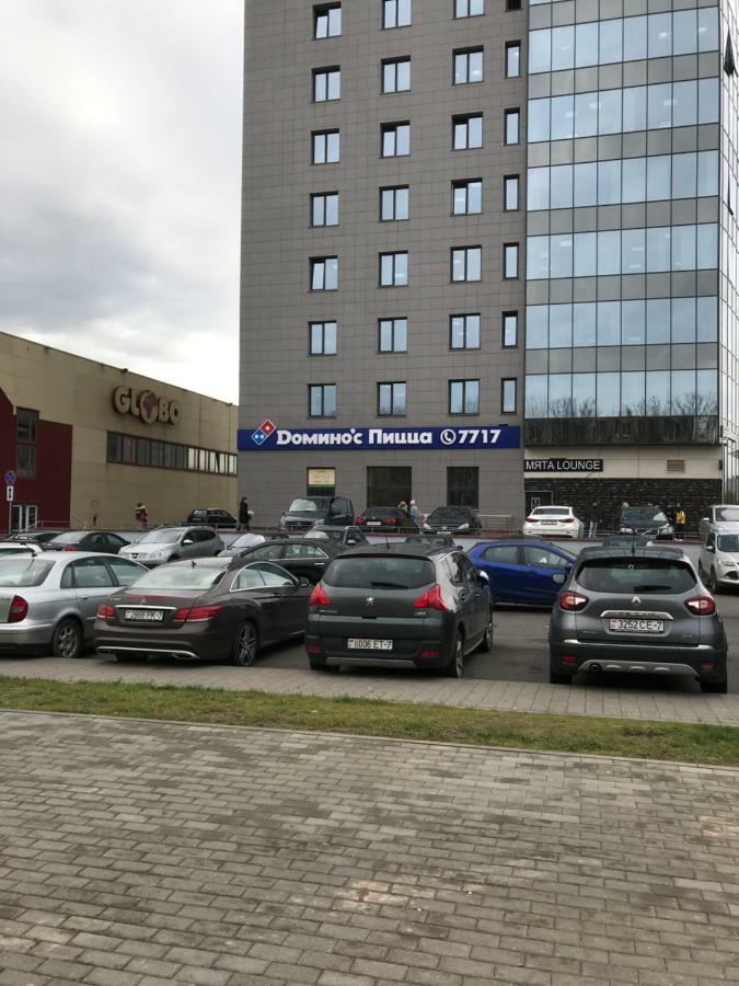 Apartment On Metro Mihalova Minsk Exteriör bild