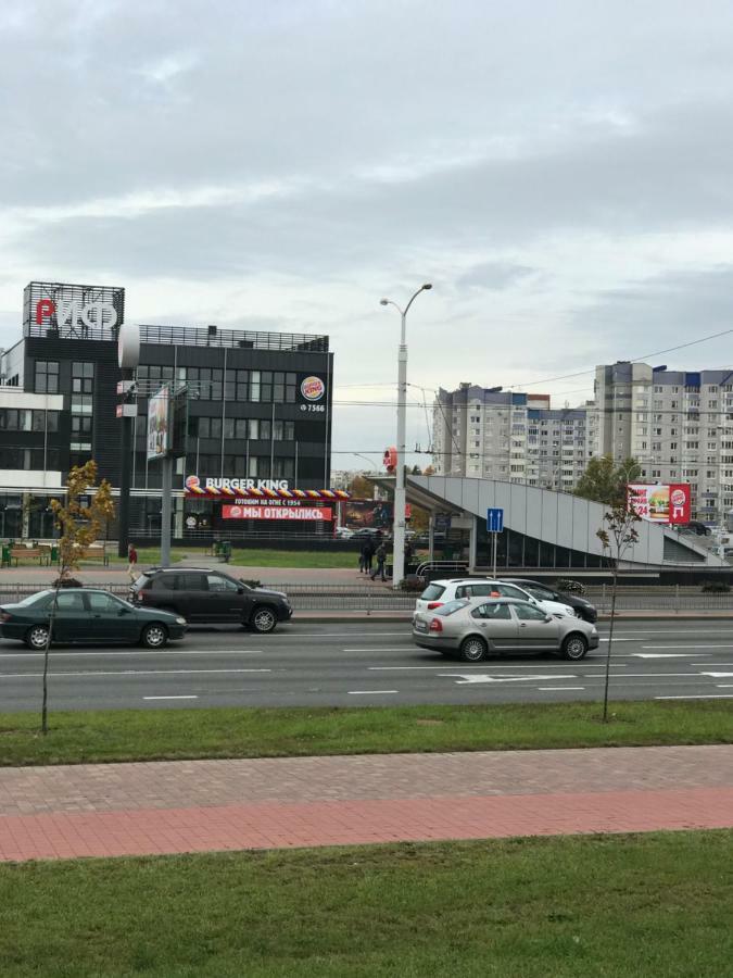 Apartment On Metro Mihalova Minsk Exteriör bild